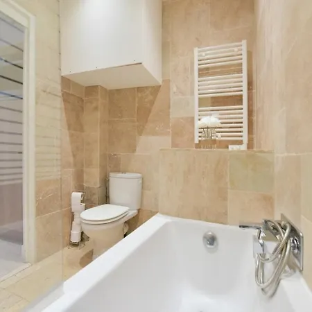 Vieux Murs - Brand New Flat For 4, Ac, Wifi Center Old Apartment
