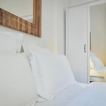 Vieux Murs - Brand New Flat For 4, Ac, Wifi Center Old Apartment *