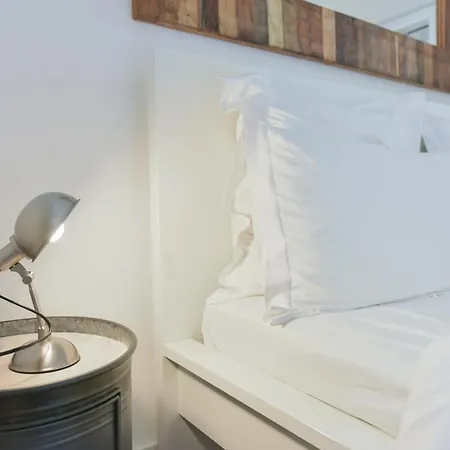 Vieux Murs - Brand New Flat For 4, Ac, Wifi Center Old Apartment