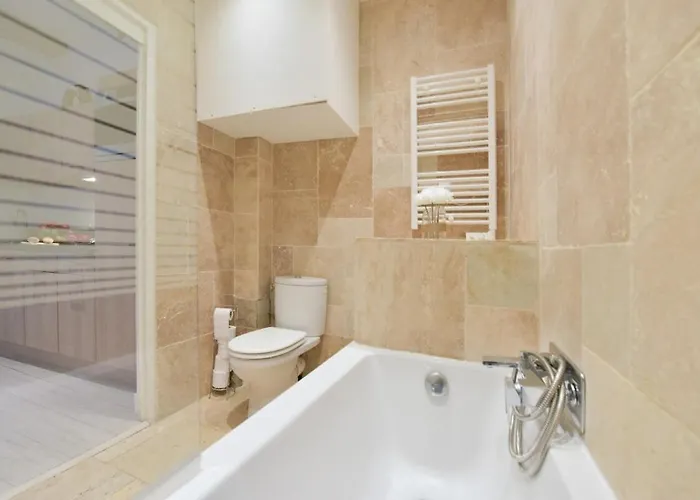 Vieux Murs - Brand New Flat For 4, Ac, Wifi Center Old Daire